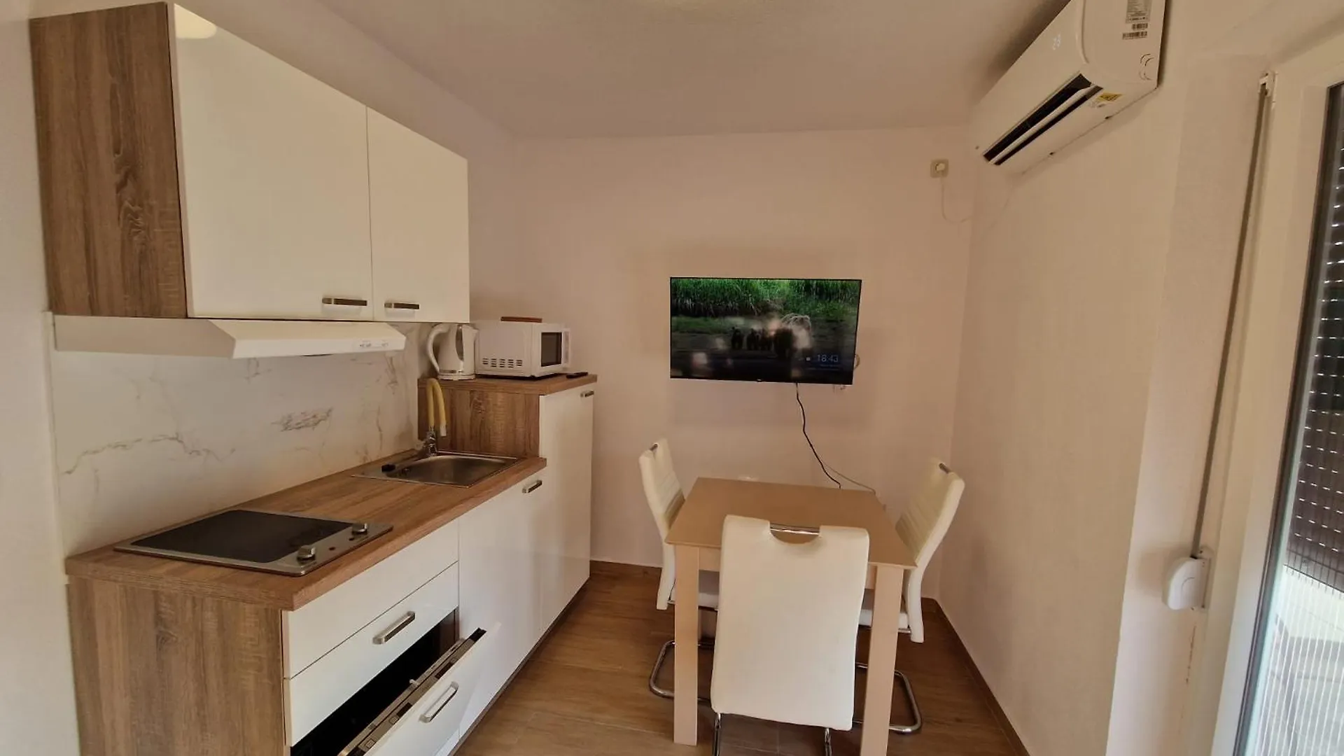 Appartement Apartmani Natalija 4 Stars Mrljane Kroatië