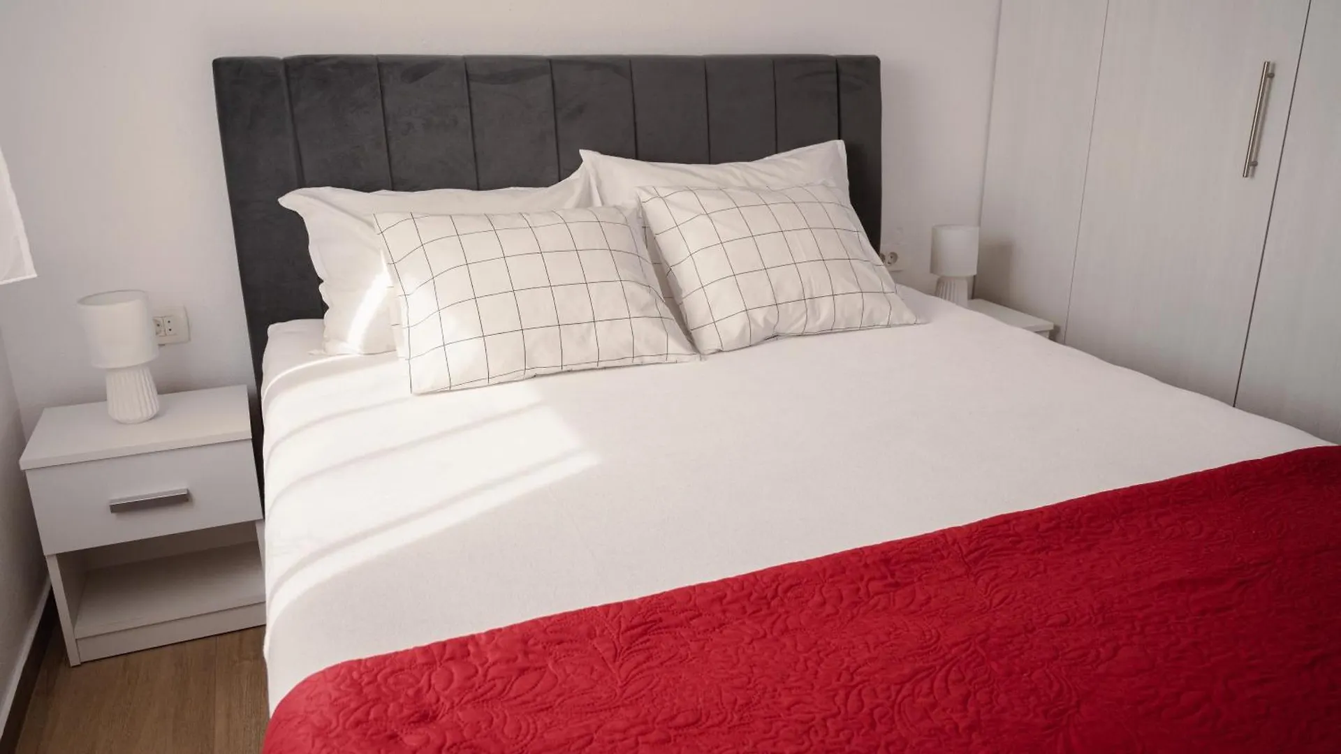 Appartement Apartmani Natalija 4 Stars Mrljane